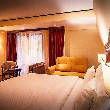 Perla Hotel Slănic-Moldova Exteriör bild