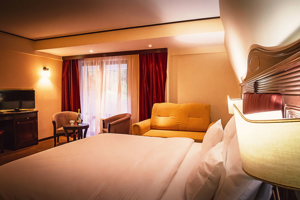 Perla Hotel Slănic-Moldova Exteriör bild